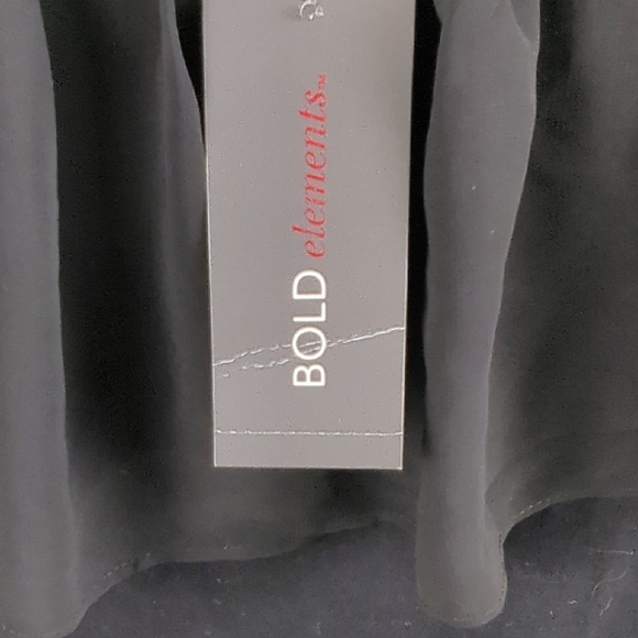 BOLD elements Black Off-Shoulder Ruffle Top - Picture 2 of 4